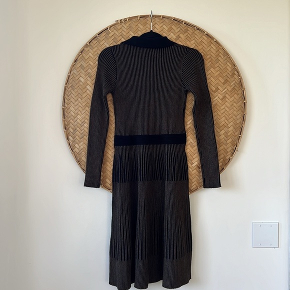 T TAHARI KNIT MIDI FIT & FLARE DRESS - EUC LIKE NEW - Picture 11 of 14